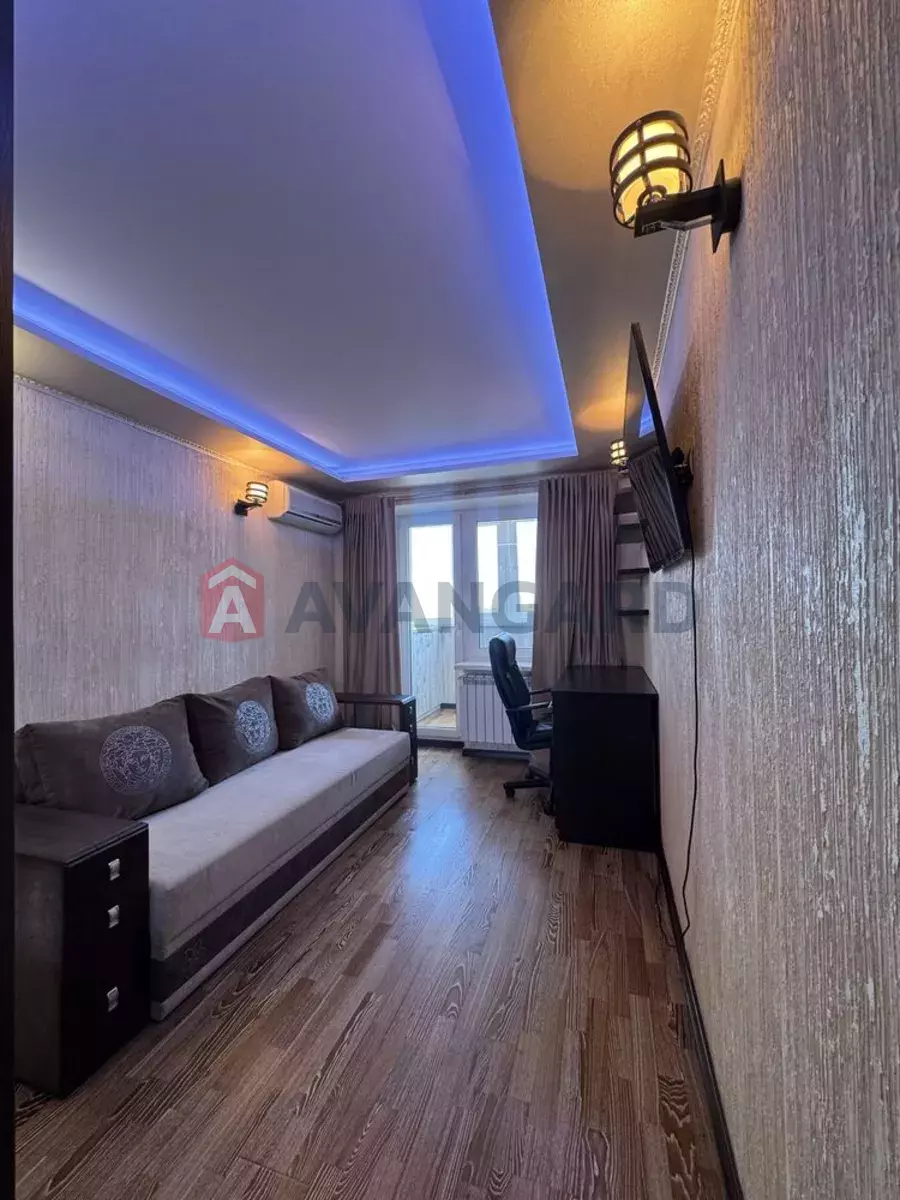 3 ����. ��������, 64/-/15 ��. �., 7/9 ���� ���� 12