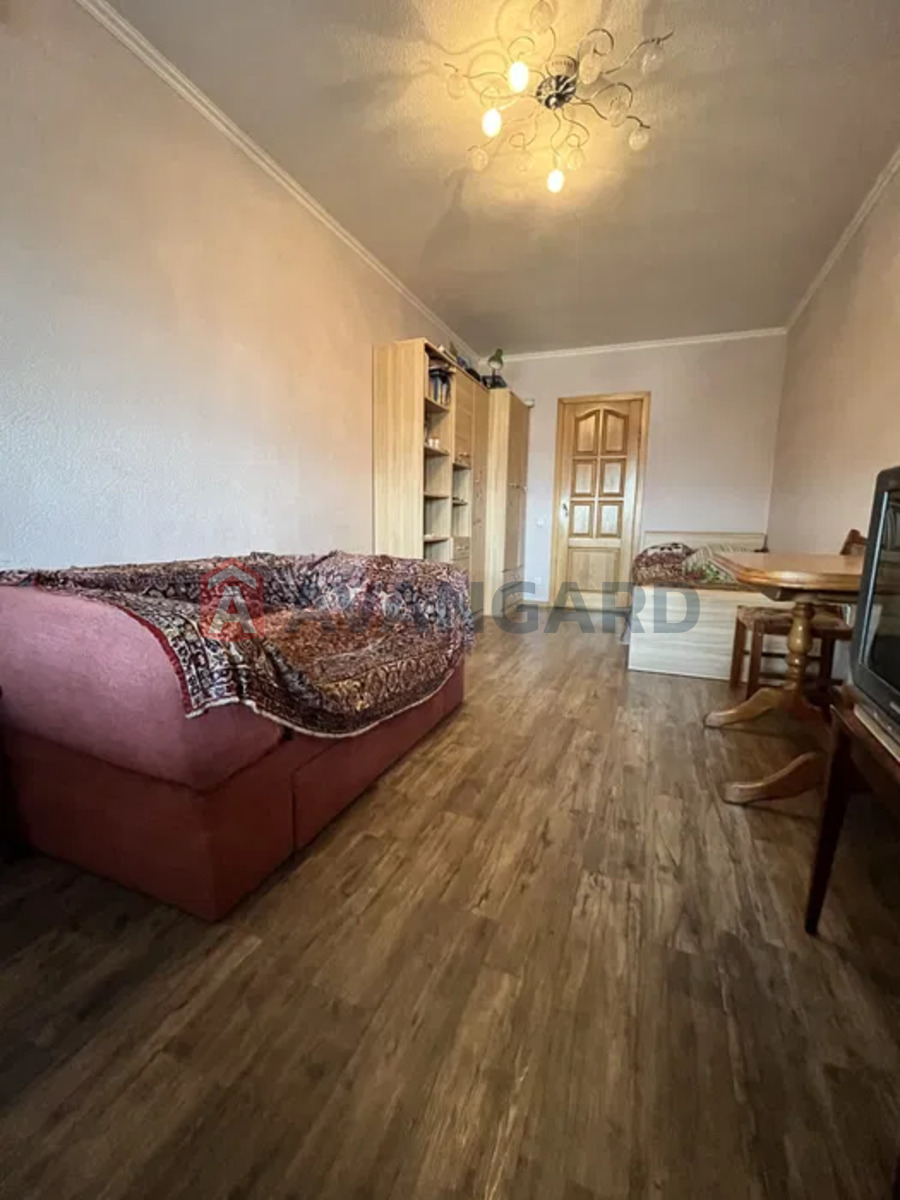 4 ��. ��������, 80,6/49,7/7,8 ��. �., 9/9 ������ ���� 5