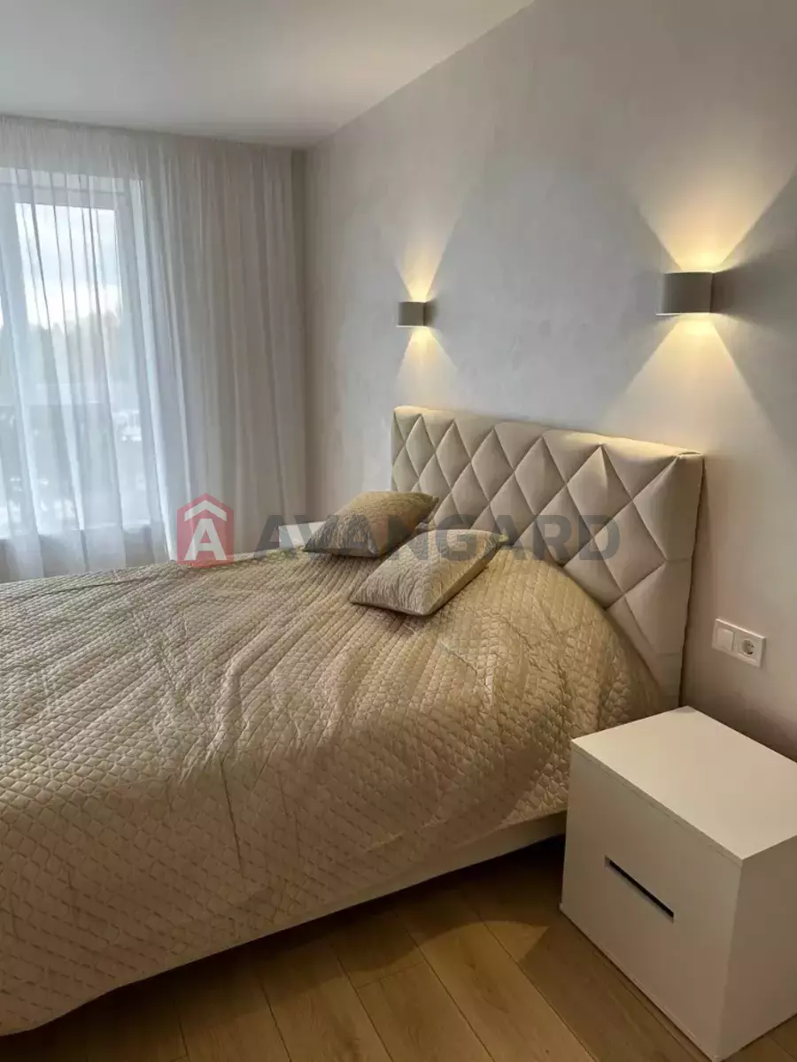 3 ��. ��������, 70/-/- ��. �., 4/10 ������ ���� 6