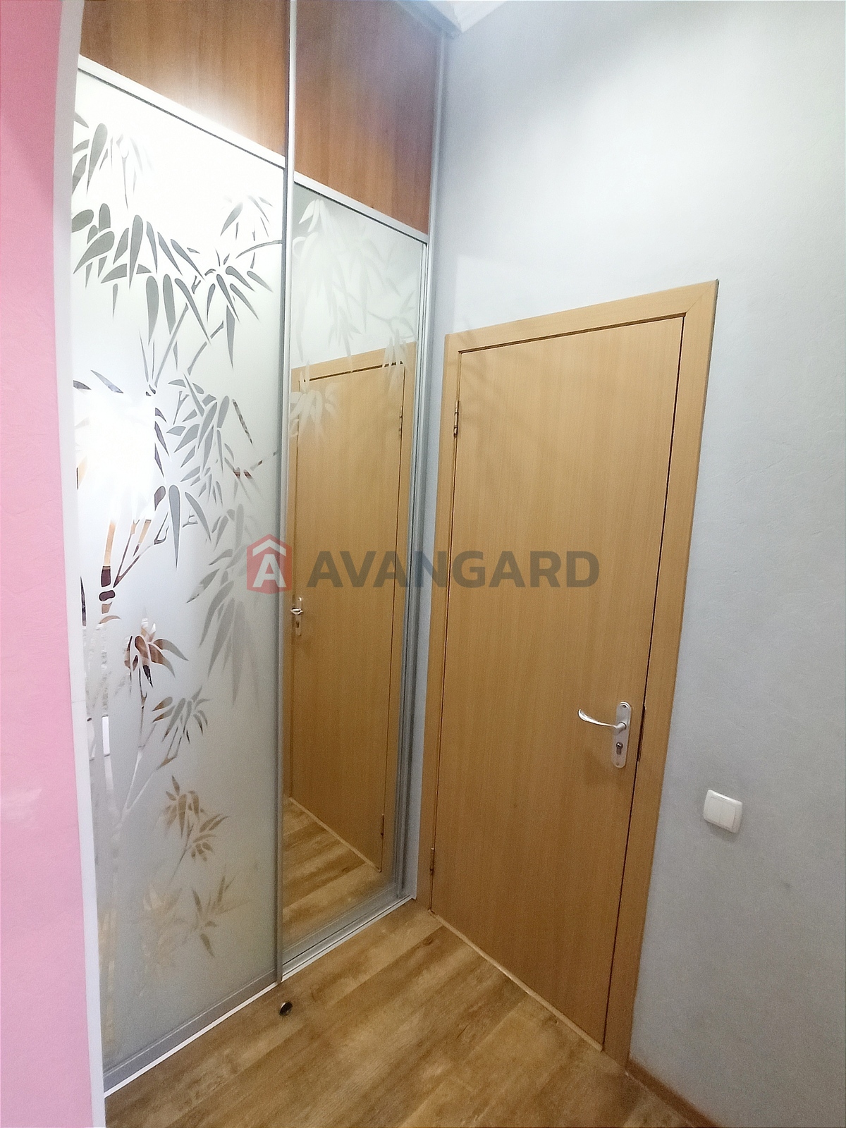 3 ����. ��������, 94/56/18 ��. �., 15/25 ���� ���� 14