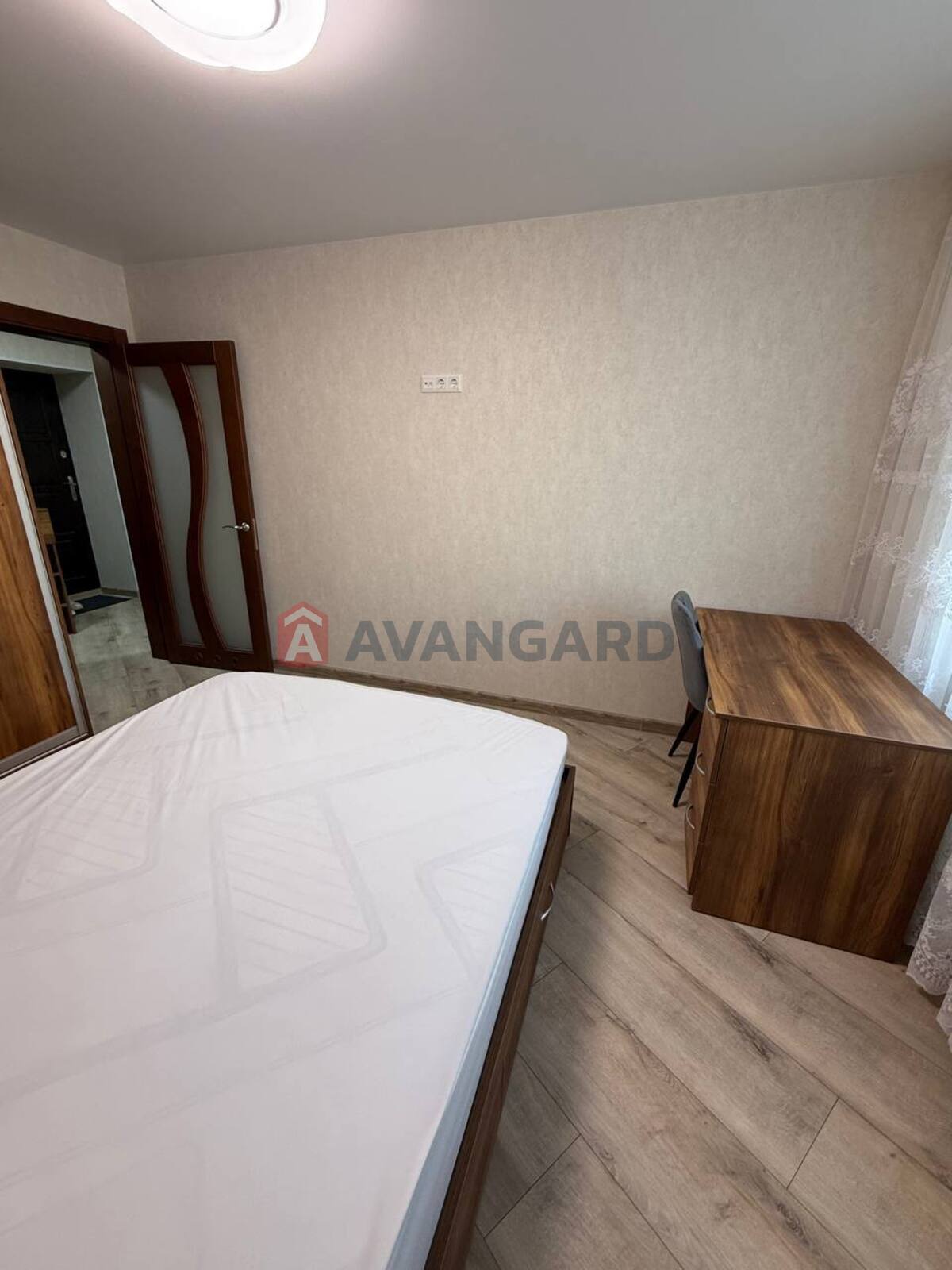 2 ��. ��������, 65/-/9,5 ��. �., 3/10 ������ ���� 17