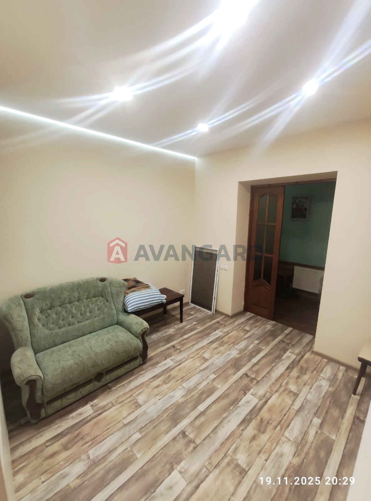 2 . , 52/-/7 . ., 3/3   3