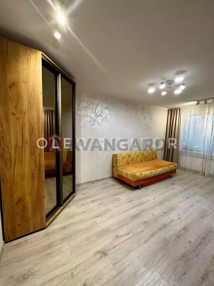 3 ��. ��������, 63/-/- ��. �., 4/12 ������ ���� 9