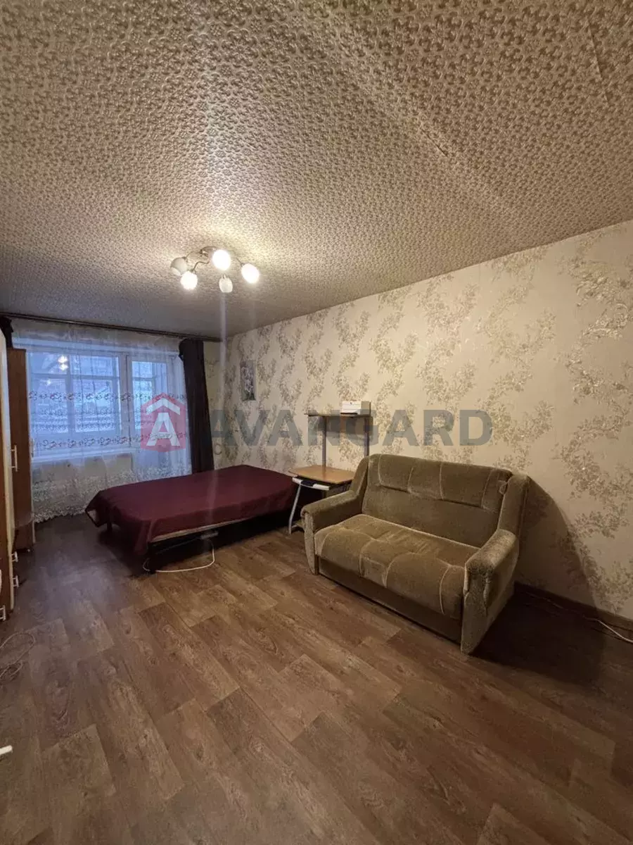 1 ��. ��������, 40/-/8 ��. �., 2/10 ������ ���� 4