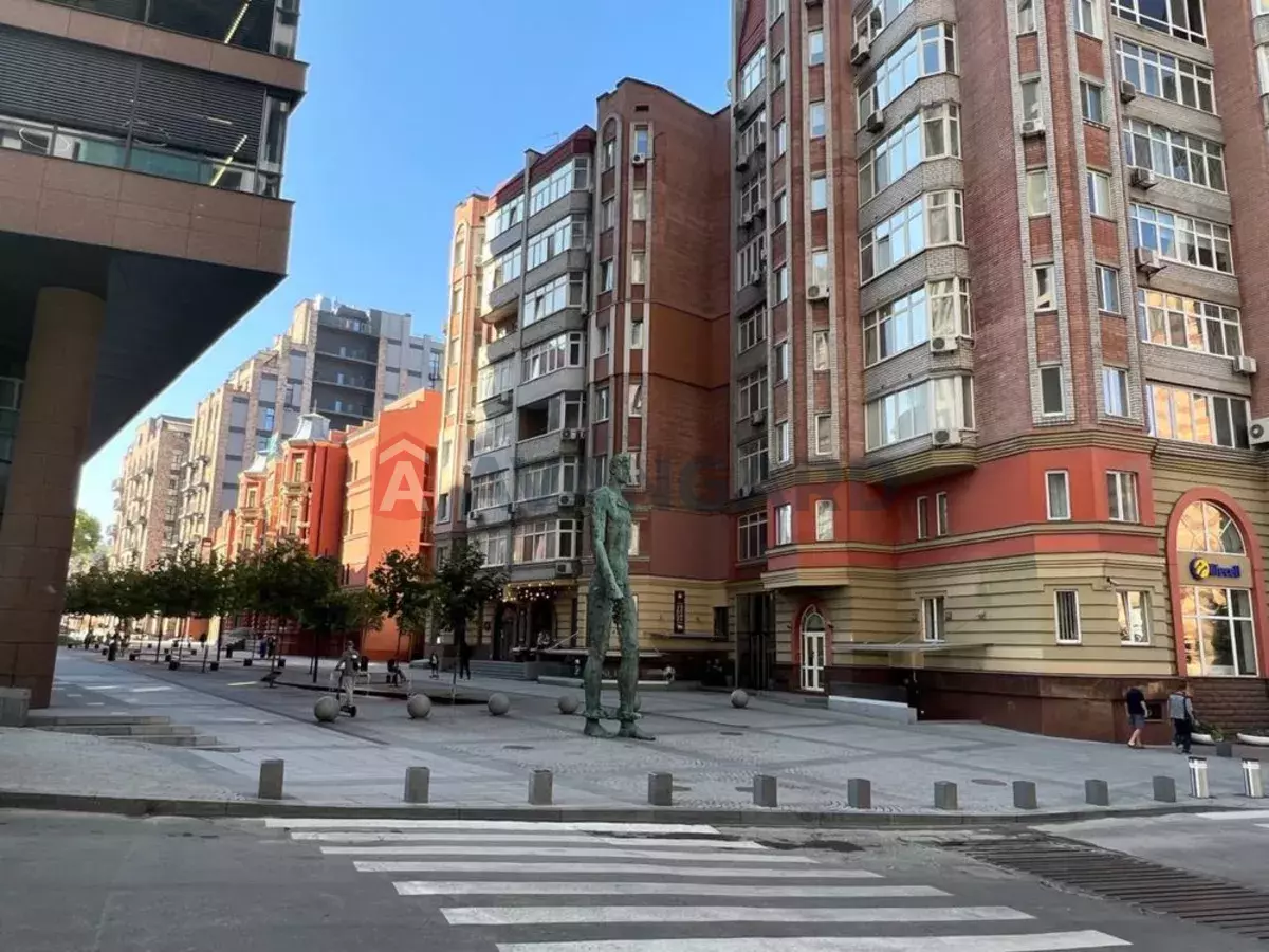 3 ����. ��������, 110/-/18 ��. �., 8/10 ���� ���� 10