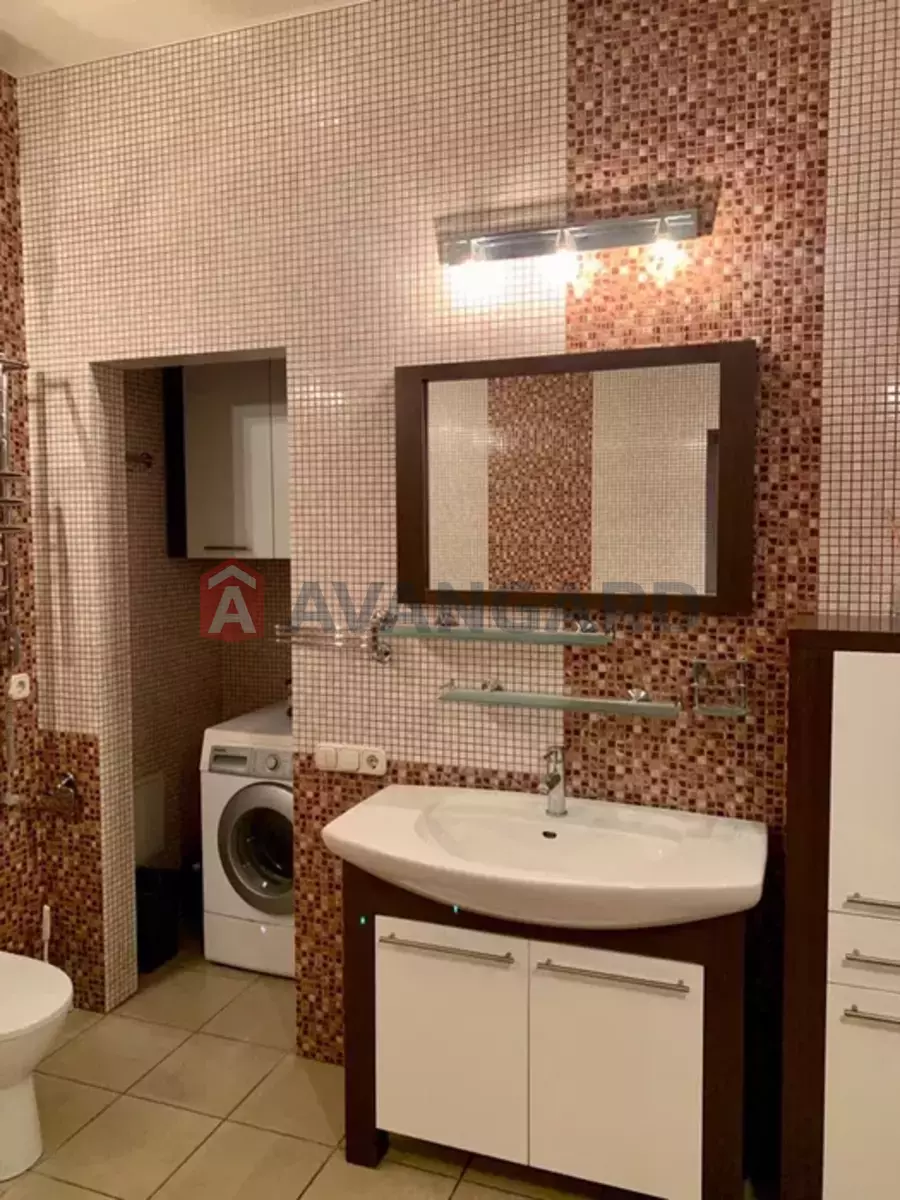 4 ��. ��������, 170/-/30 ��. �., 2/3 ������ ���� 6