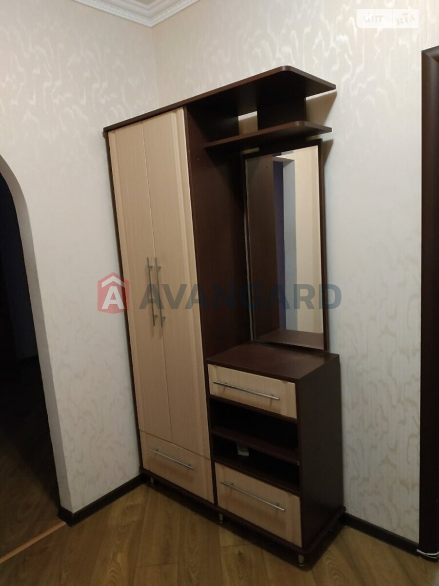 1 ����. ��������, 51/20/17 ��. �., 4/10 ���� ���� 4