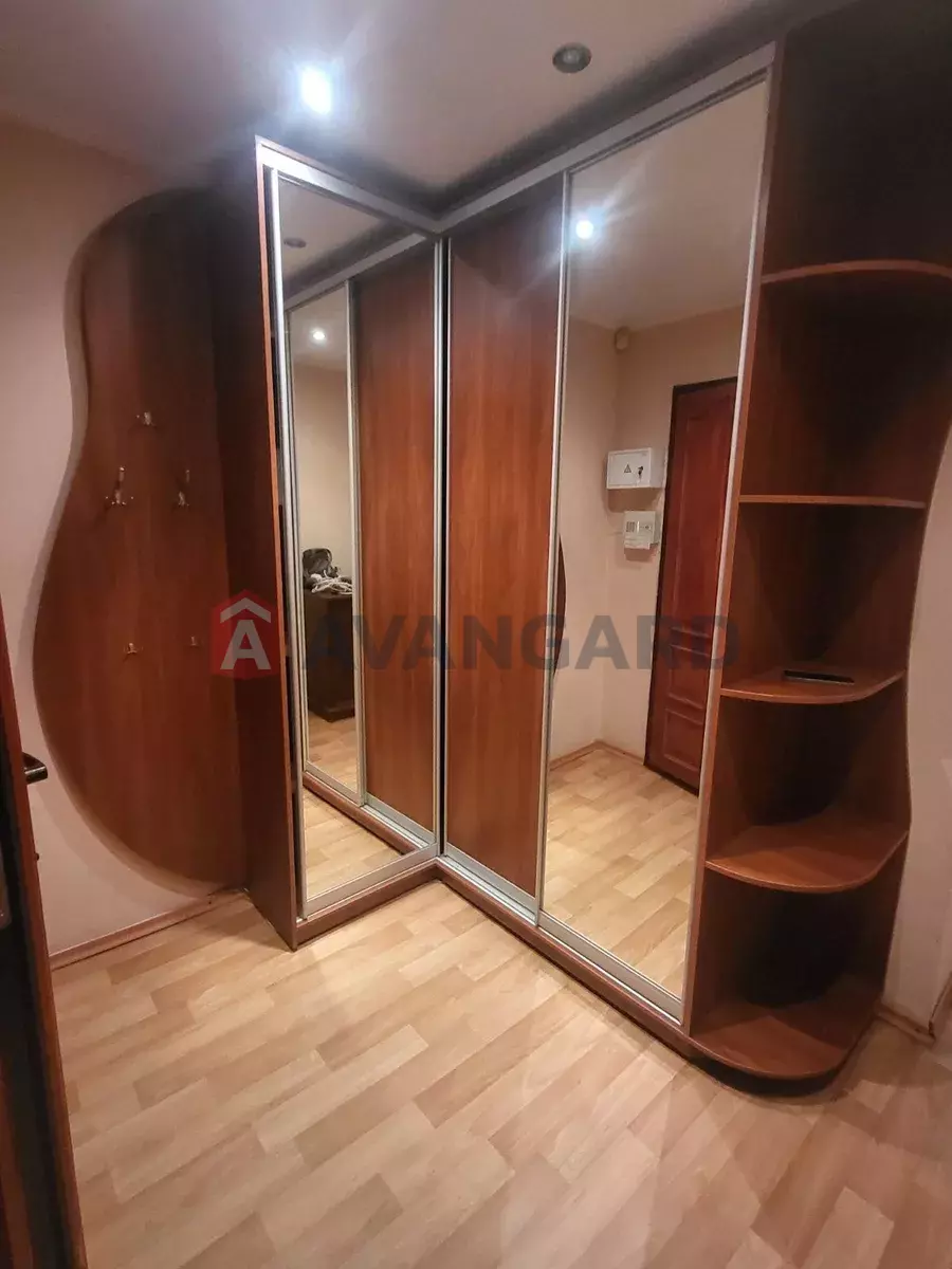 3 ����. ��������, 70/-/9 ��. �., 7/9 ���� ���� 4