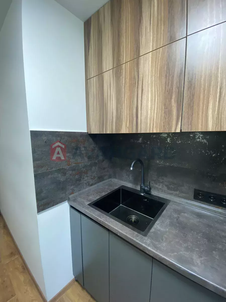 3 . , 64/-/8 . ., 7/9   4