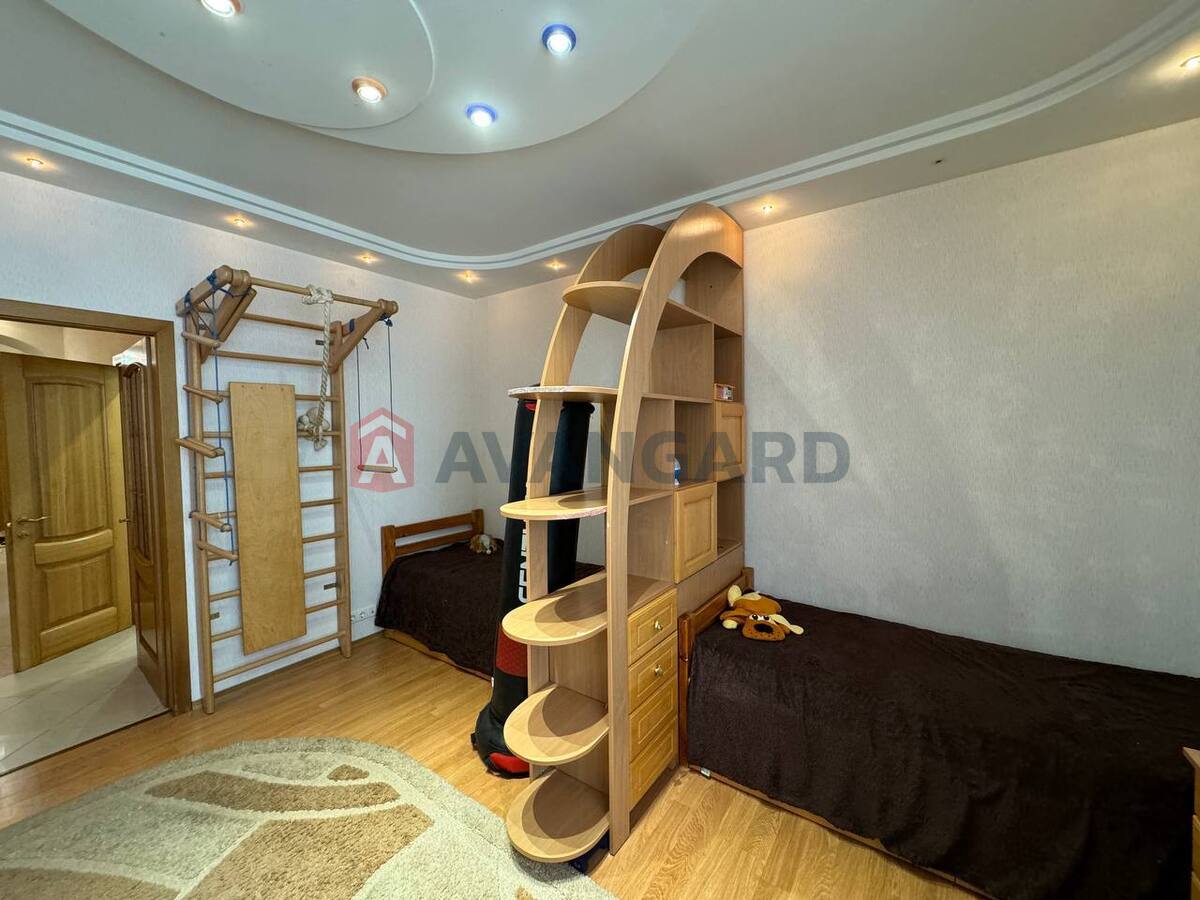 3 ��. ��������, 125/-/12 ��. �., 9/14 ������ ���� 11