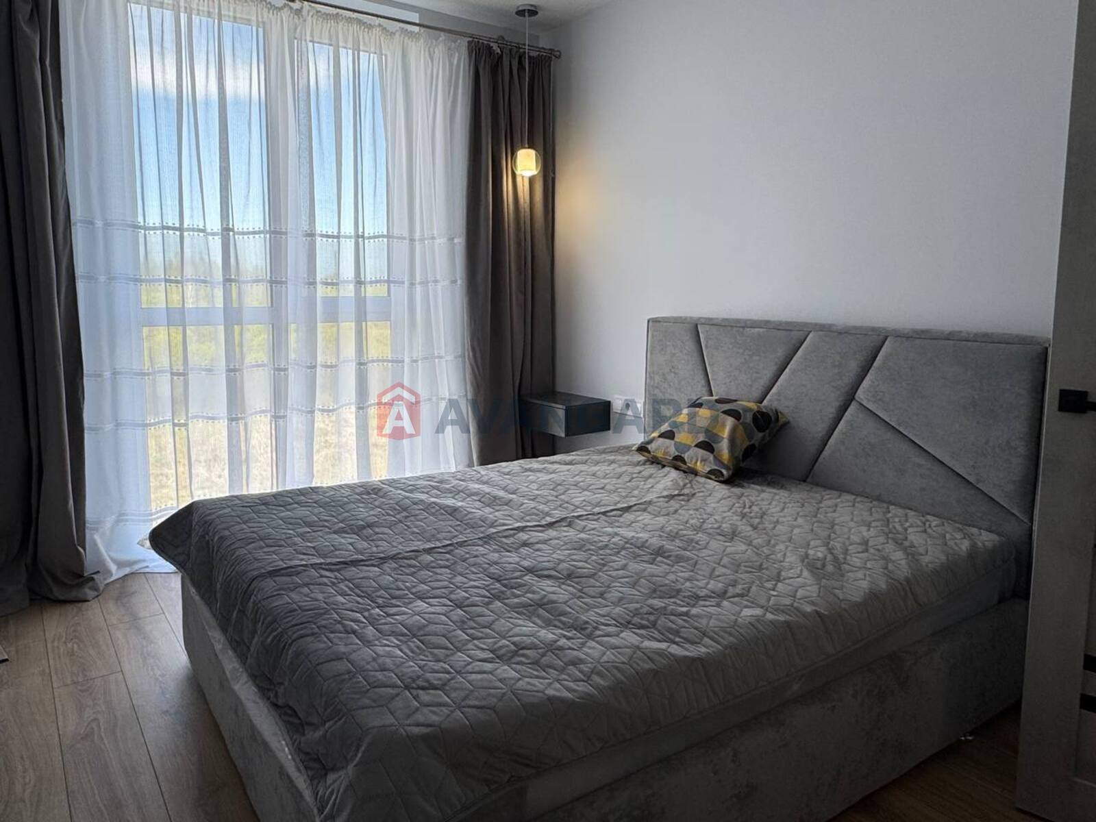 1 ��. ��������, 45/15/16 ��. �., 4/10 ������ ���� 9