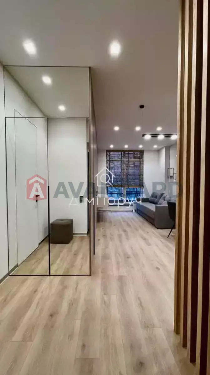 2 ����. ��������, 39/18/5 ��. �., 3/6 ���� ���� 15