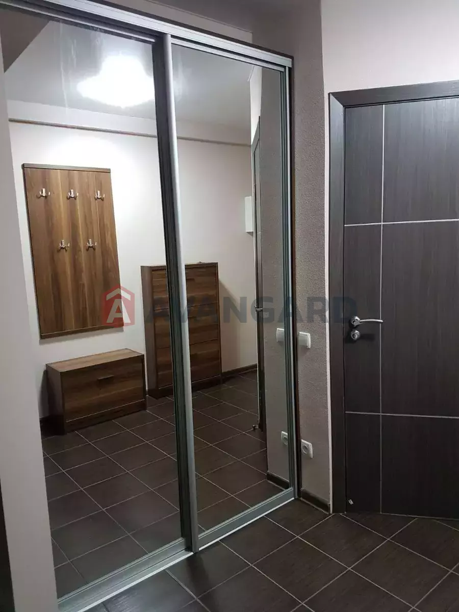 2 ��. ��������, 44/-/- ��. �., 3/5 ������ ���� 4