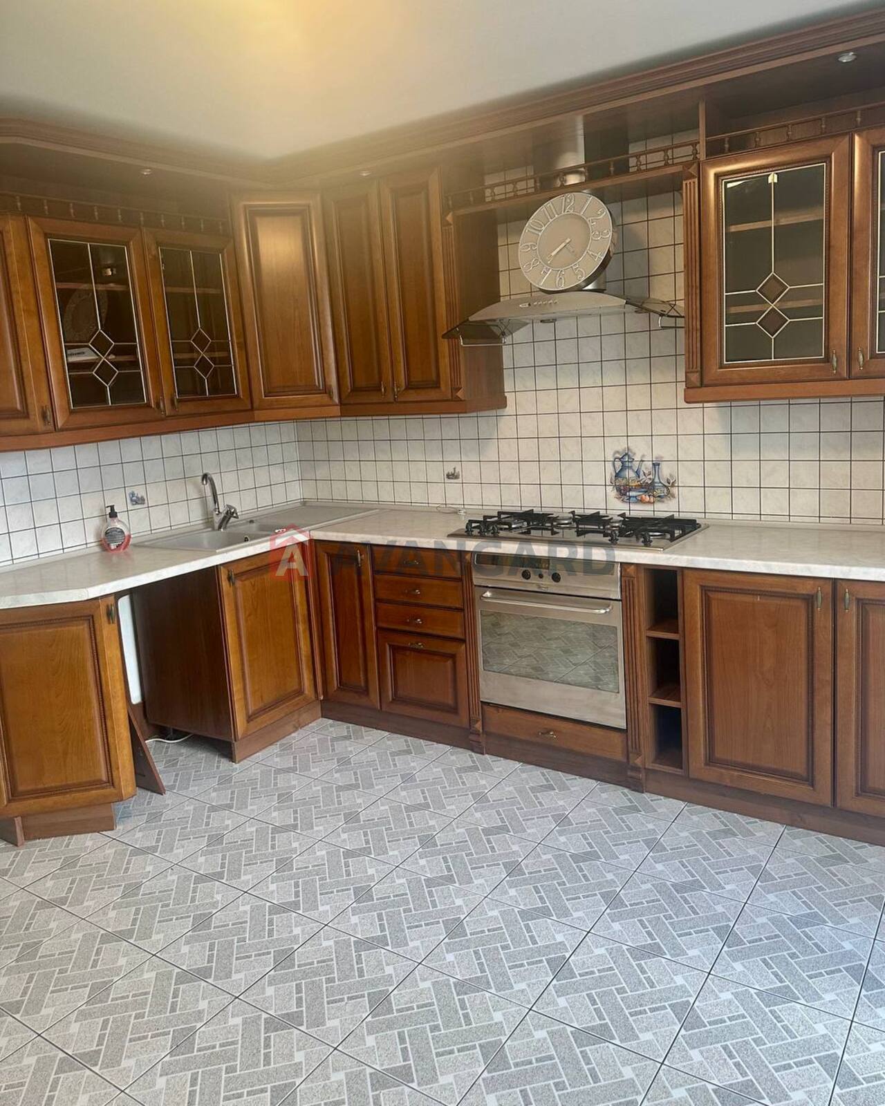 3 ��. ��������, 80/60/24 ��. �., 5/10 ������ ���� 7