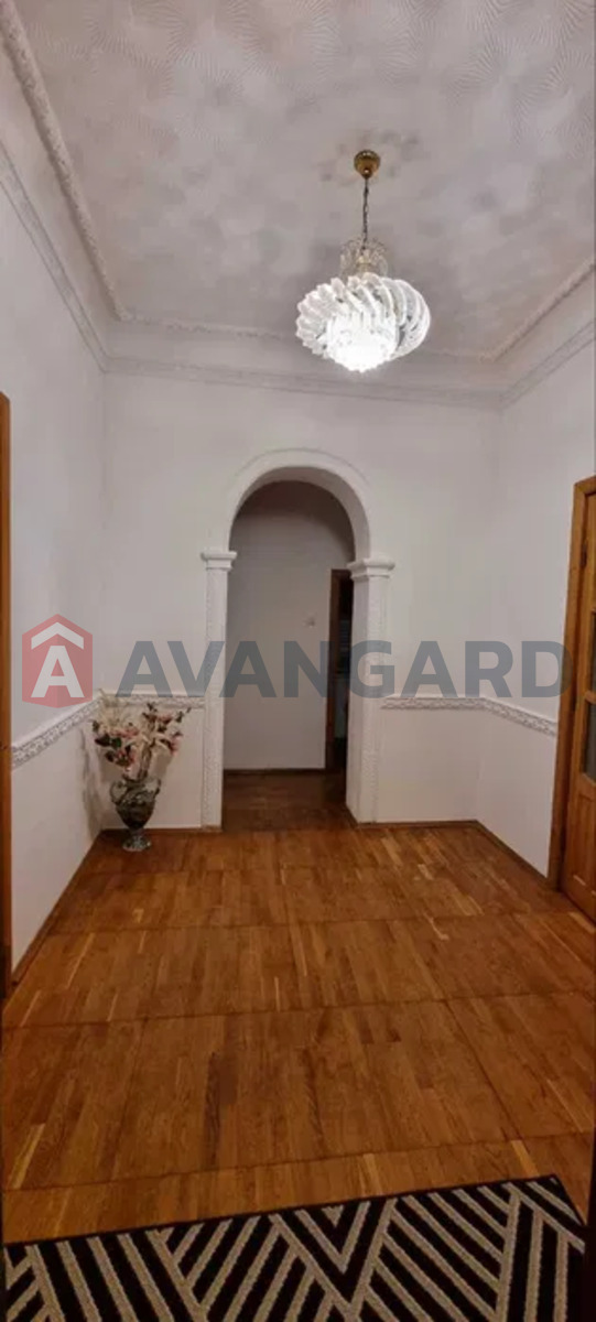 4 ��. ��������, 90/-/10 ��. �., 3/3 ������ ���� 5