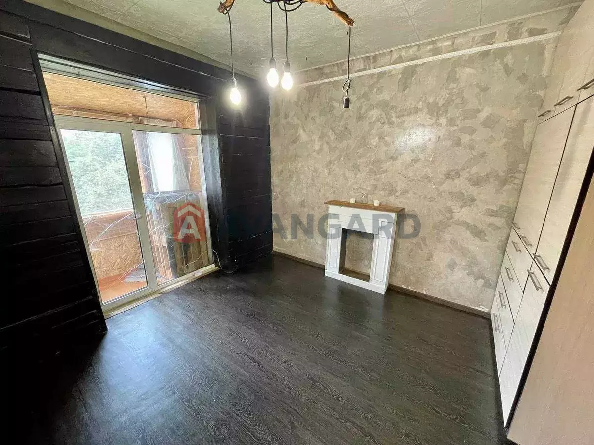 3 . , 79/-/8 . ., 5/5   9