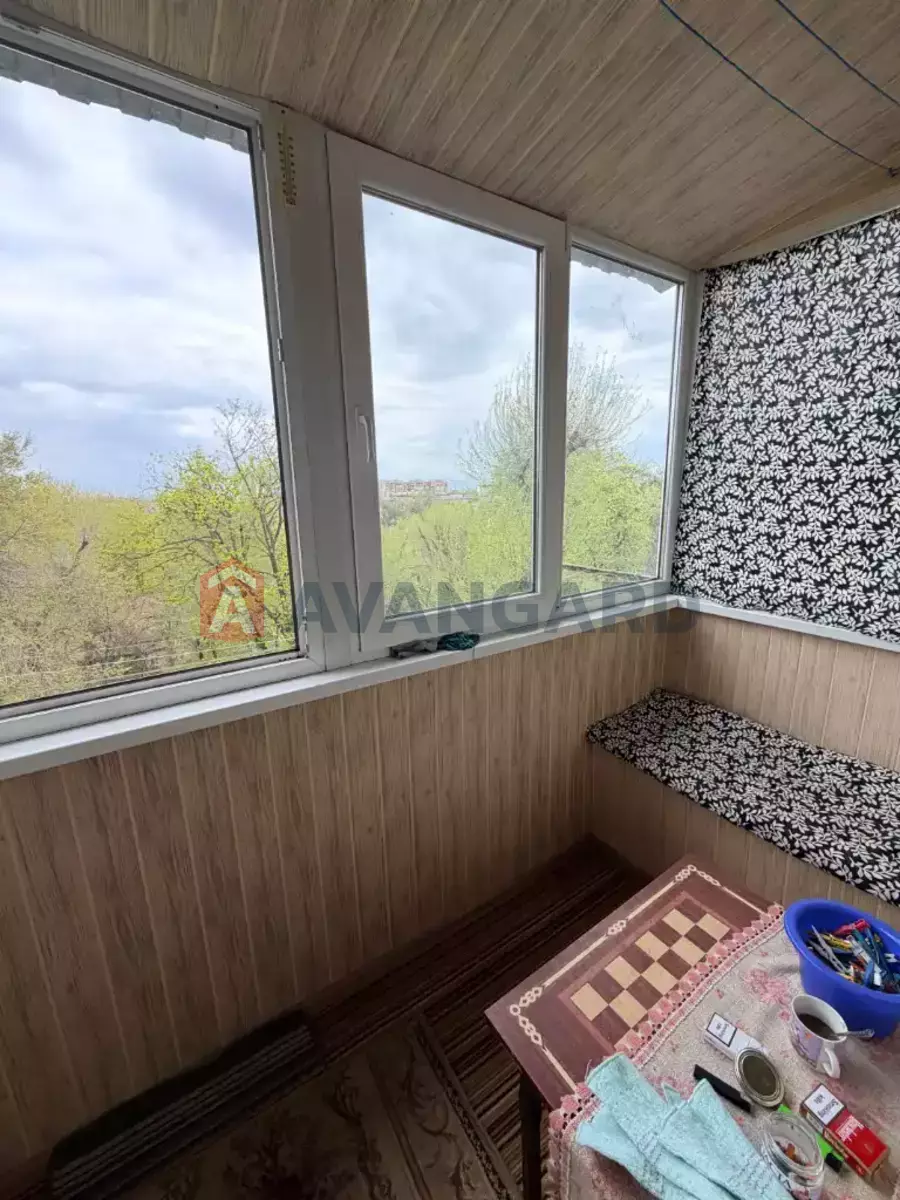 2 ��. ��������, 43/33/6 ��. �., 5/5 ������ ���� 6