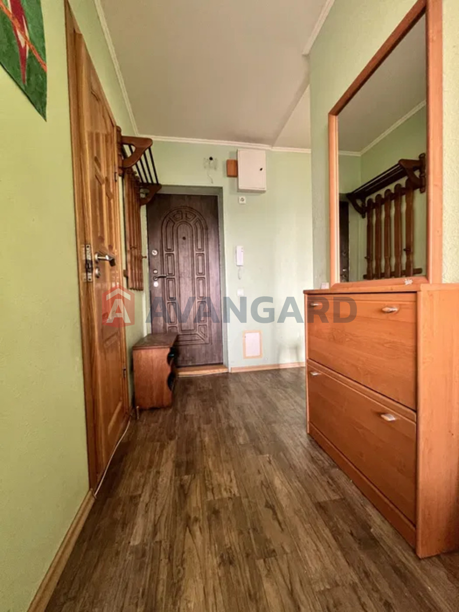 4 ��. ��������, 80,6/49,7/7,8 ��. �., 9/9 ������ ���� 6