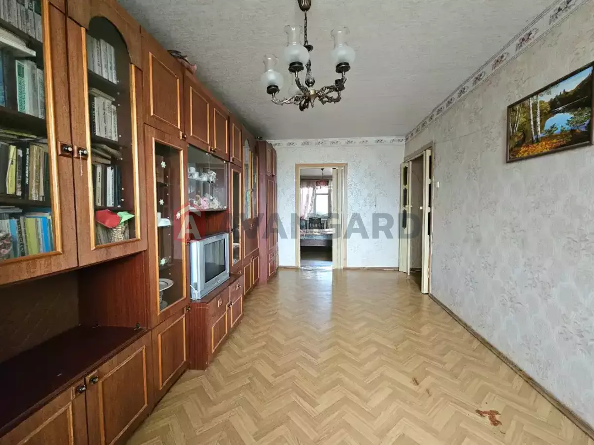 3 ��. ��������, 67/48/9 ��. �., 7/9 ������ ���� 10