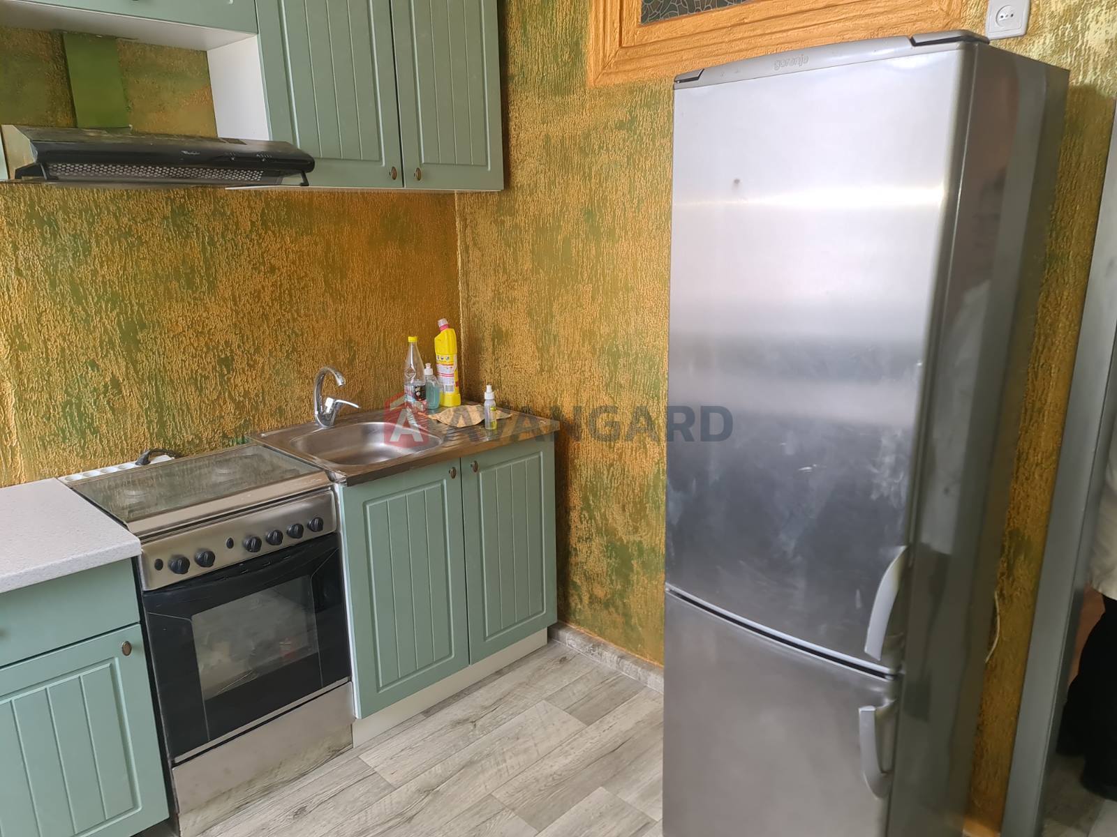 3 ����. ��������, 59.3/39.7/8.5 ��. �., 2/2 ���� ���� 1