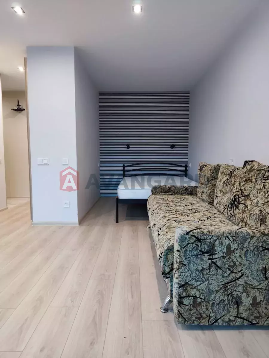 1 ��. ��������, 33/-/8 ��. �., 5/5 ������ ���� 8