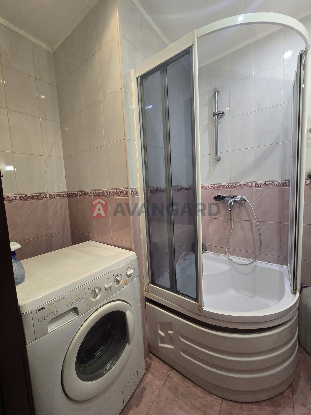 1 ����. ��������, 32/-/- ��. �., 5/5 ���� ���� 9