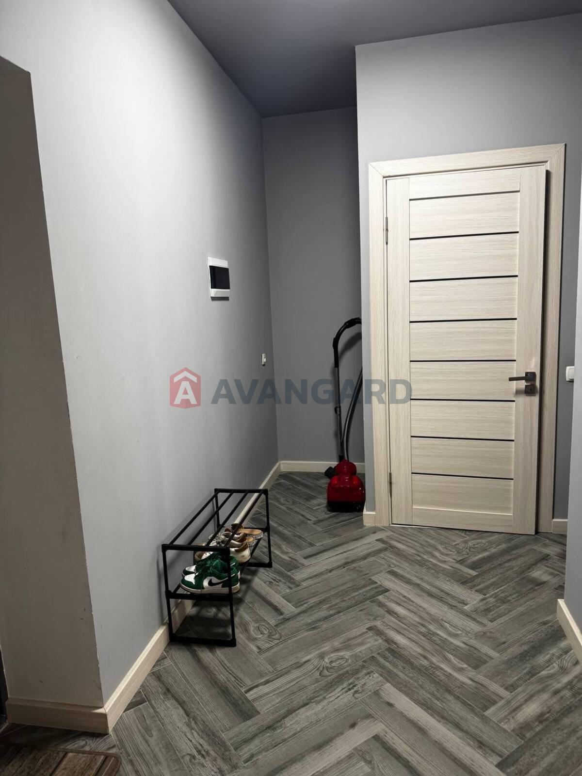 1 ��. ��������, 47.8/20.6/12.8 ��. �., 4/10 ������ ���� 7