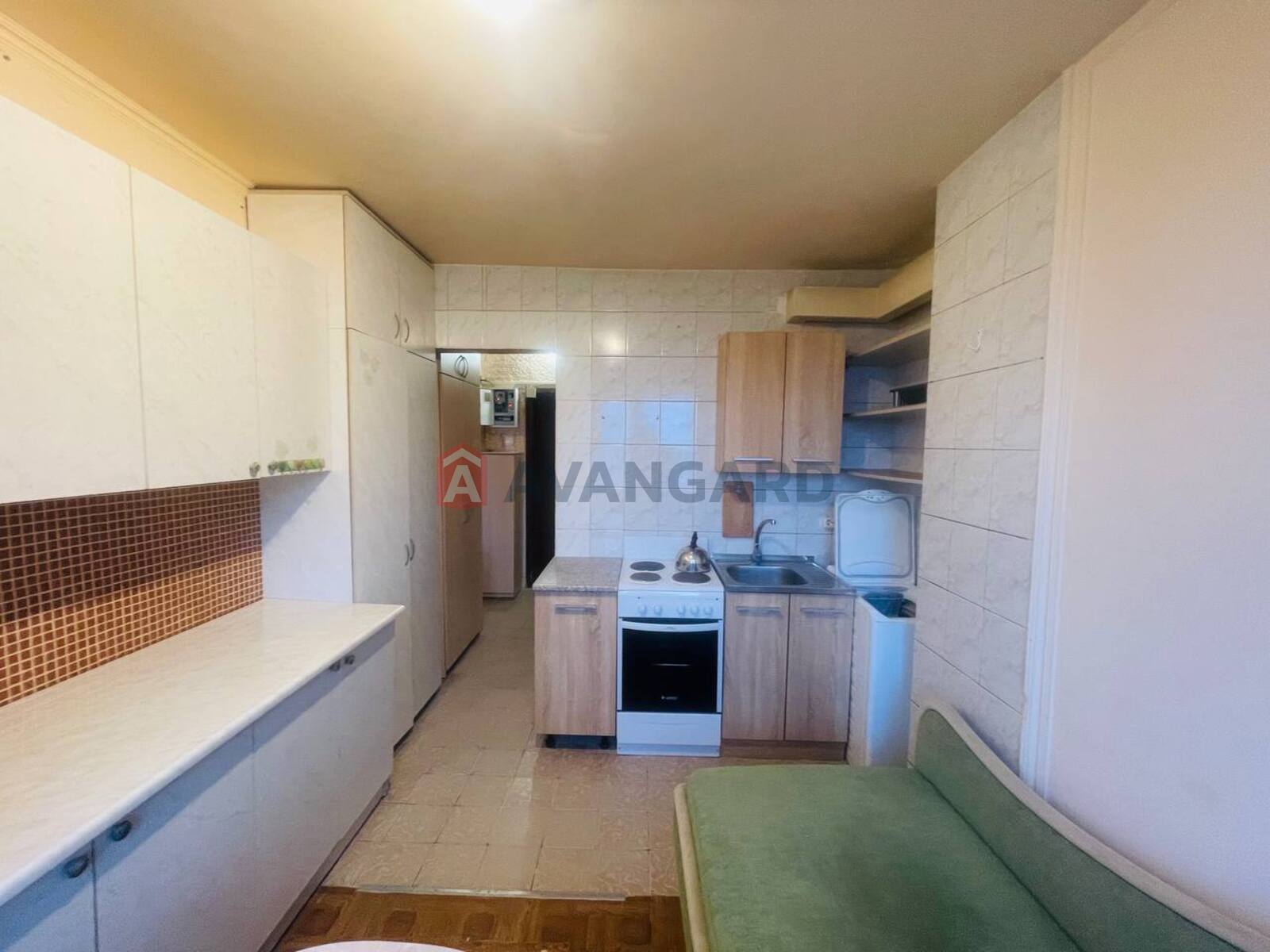 1 ����. ��������, 32.6/17.1/9 ��. �., 8/12 ���� ���� 10