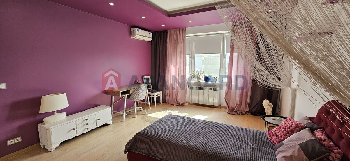 4 ��. ��������, 157/-/15 ��. �., 8/9 ������ ���� 10