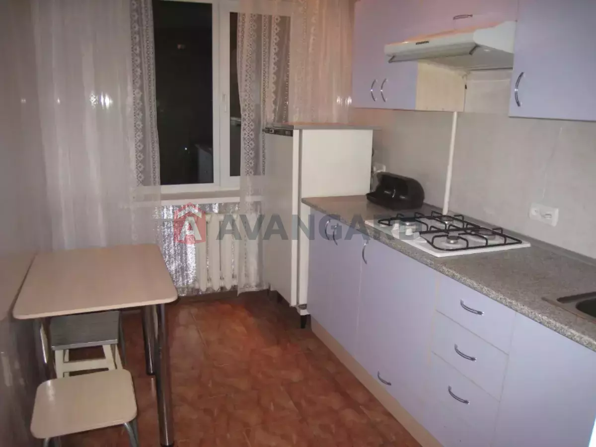 3 ����. ��������, 64/40/8 ��. �., 8/9 ���� ���� 1