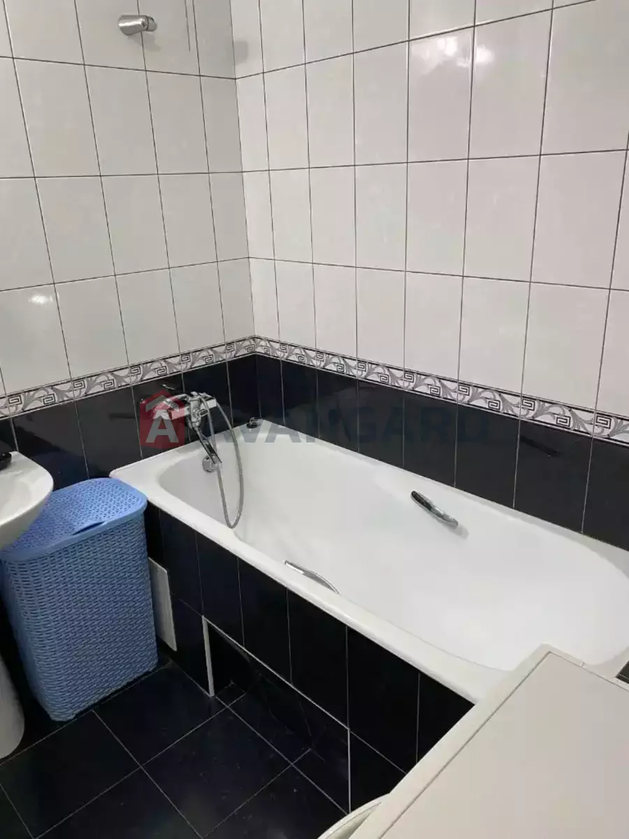 2 ��. ��������, 75/-/- ��. �., 8/10 ������ ���� 23