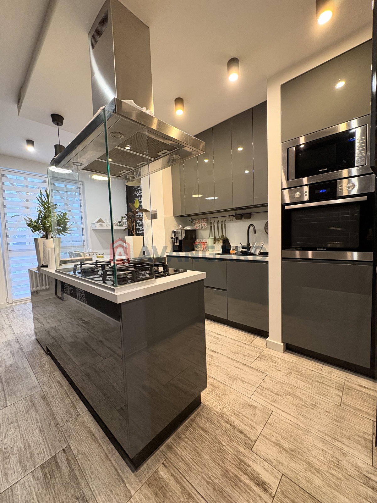 2 ��. ��������, 67/30/18 ��. �., 4/4 ������ ���� 19