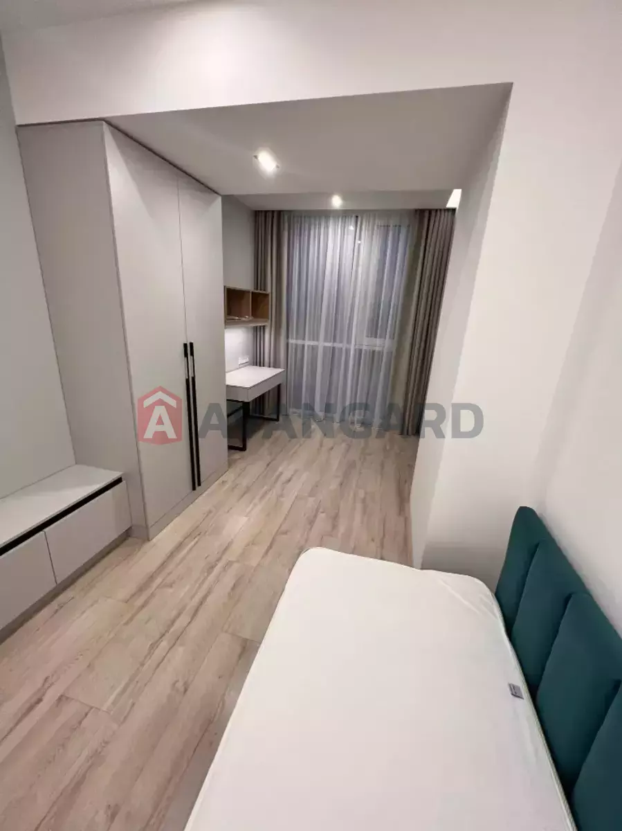 4 ��. ��������, 130/-/- ��. �., 2/14 ������ ���� 9