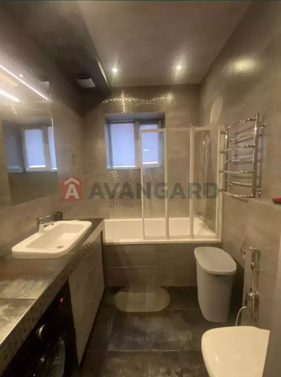 3 ��. ��������, 90/-/- ��. �., 7/10 ������ ���� 9