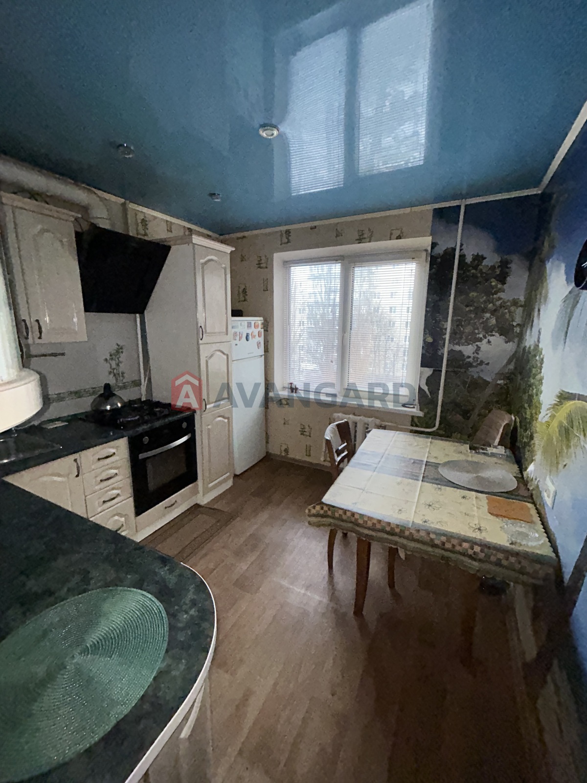 3 ��. ��������, 65/40/8 ��. �., 5/9 ������ ���� 6