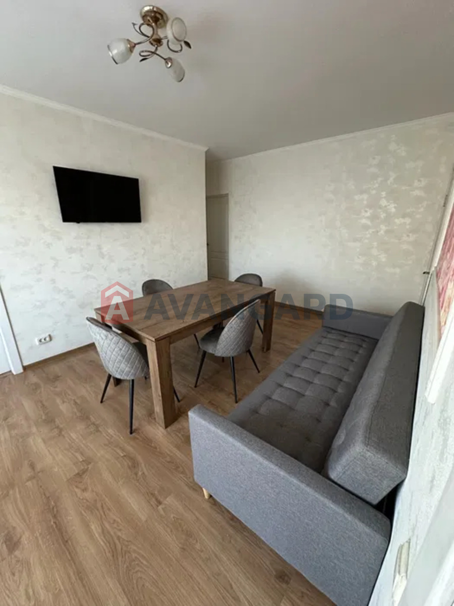 3 ��. ��������, 57/-/10 ��. �., 5/5 ������ ���� 1