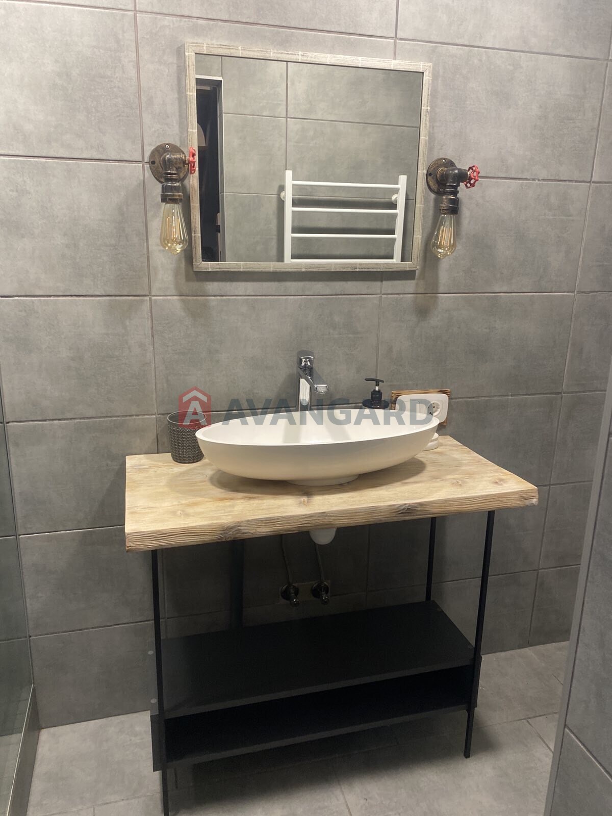 2 ��. ��������, 42/-/18 ��. �., 5/5 ������ ���� 4