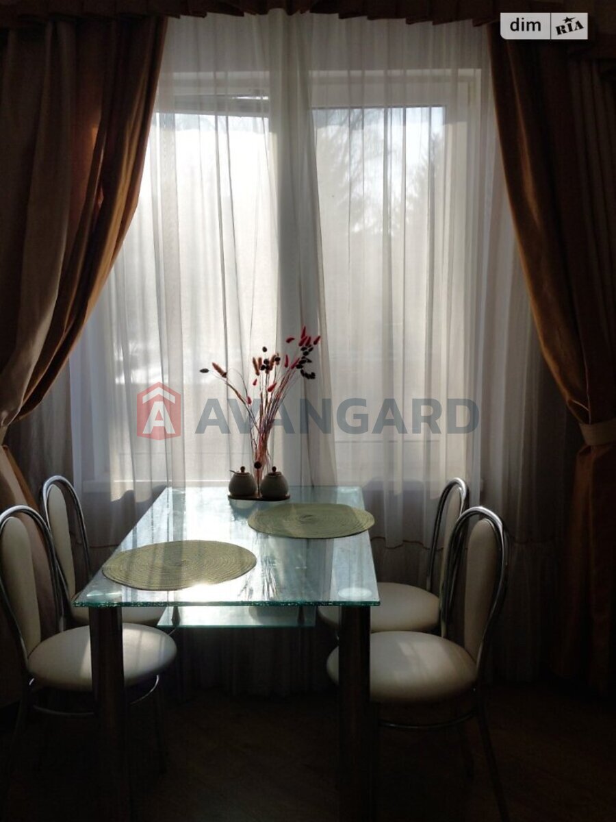 1 ����. ��������, 51/20/17 ��. �., 4/10 ���� ���� 8