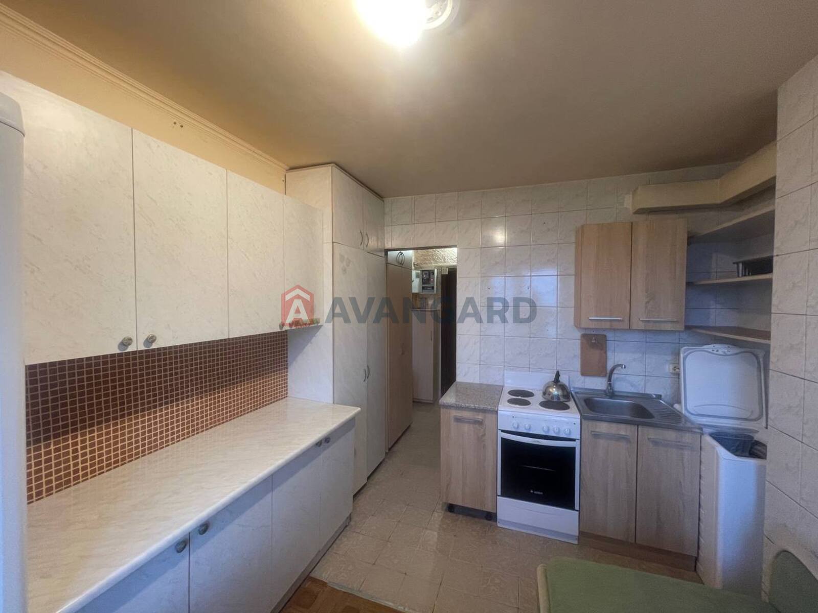 1 ����. ��������, 32.6/17.1/9 ��. �., 8/12 ���� ���� 7