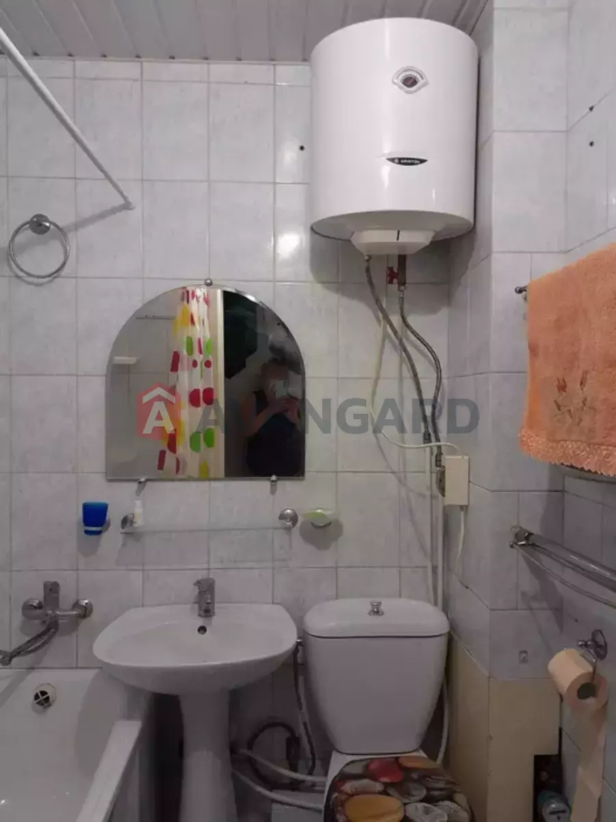 1 ��. ��������, 33/18/8 ��. �., 6/9 ������ ���� 8