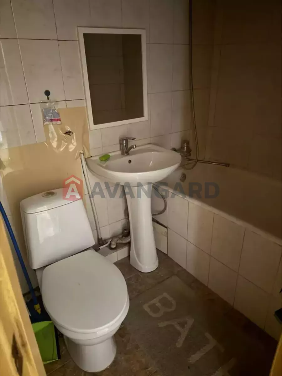 1 ��. ��������, 30/17/6 ��. �., 4/5 ������ ���� 9