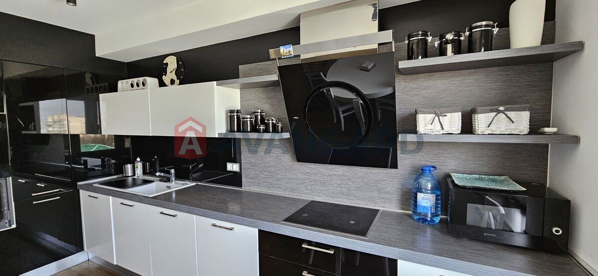 4 ��. ��������, 157/-/15 ��. �., 8/9 ������ ���� 5