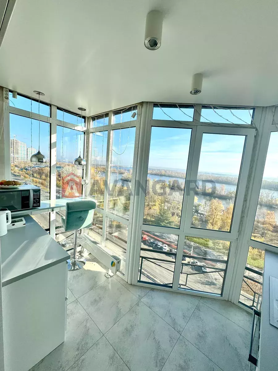 3 ��. ��������, 86/-/10 ��. �., 12/12 ������ ���� 7