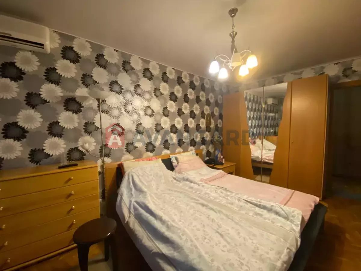 4 ��. ��������, 77/-/9 ��. �., 4/9 ������ ���� 5