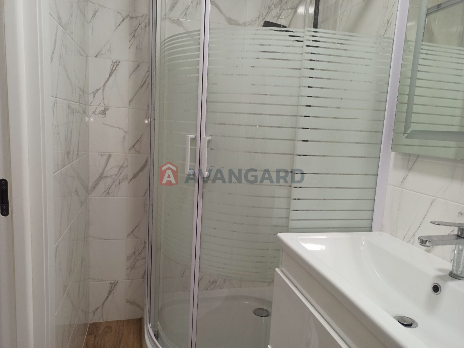 2 ����. ��������, 48.1/33.3/6.4 ��. �., 3/5 ���� ���� 11