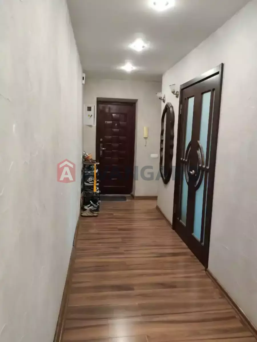 3 ��. ��������, 70/46/9 ��. �., 8/9 ������ ���� 10