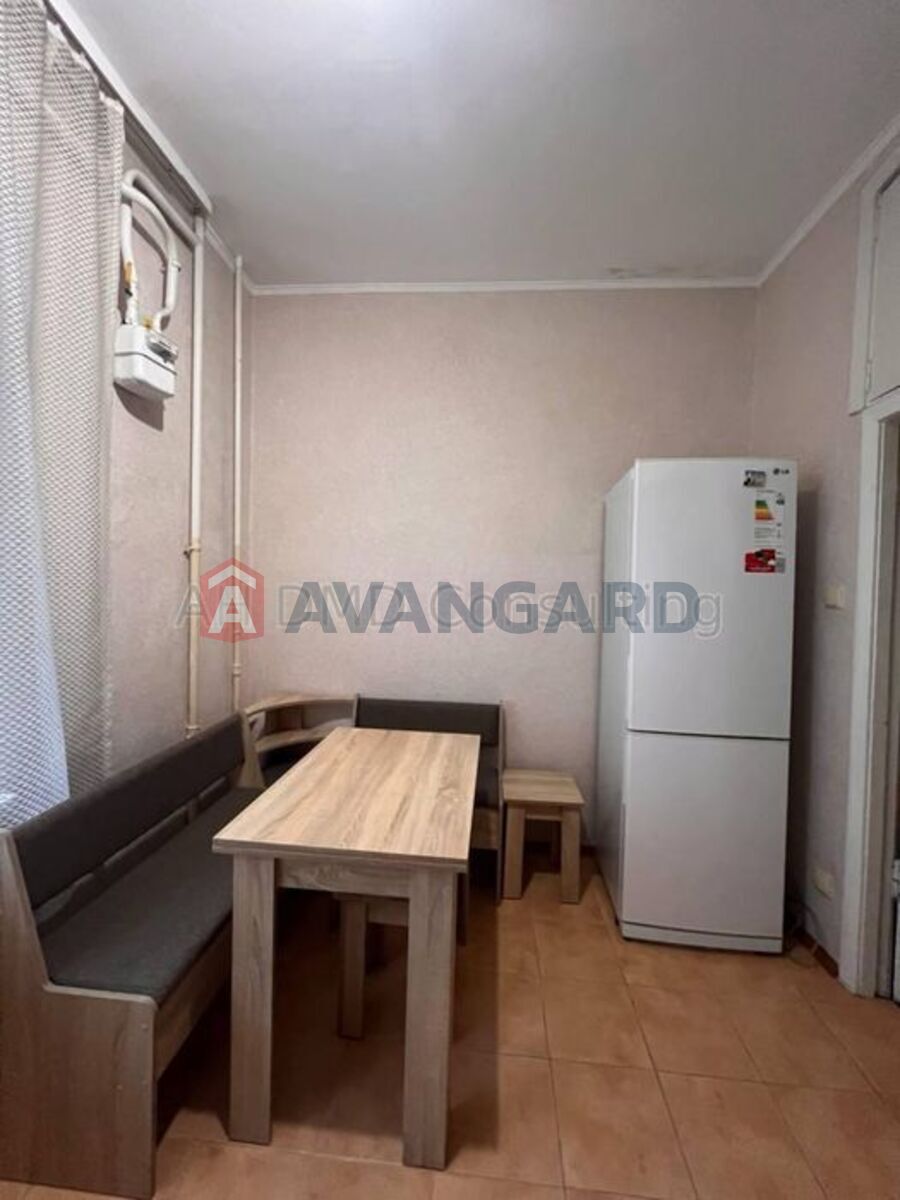 1 ��. ��������, 90/-/10 ��. �., 4/5 ������ ���� 3