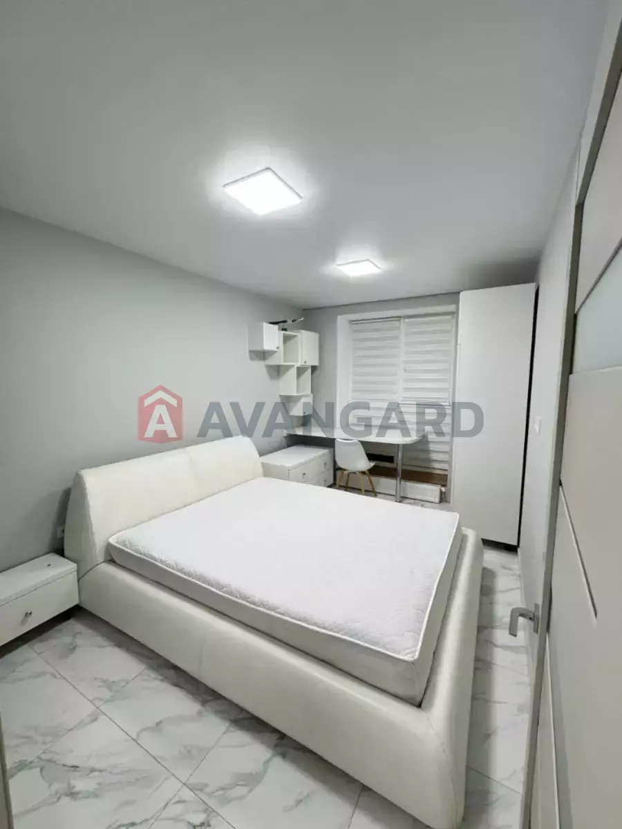 2 ��. ��������, 48/14/16 ��. �., 9/10 ������ ���� 4