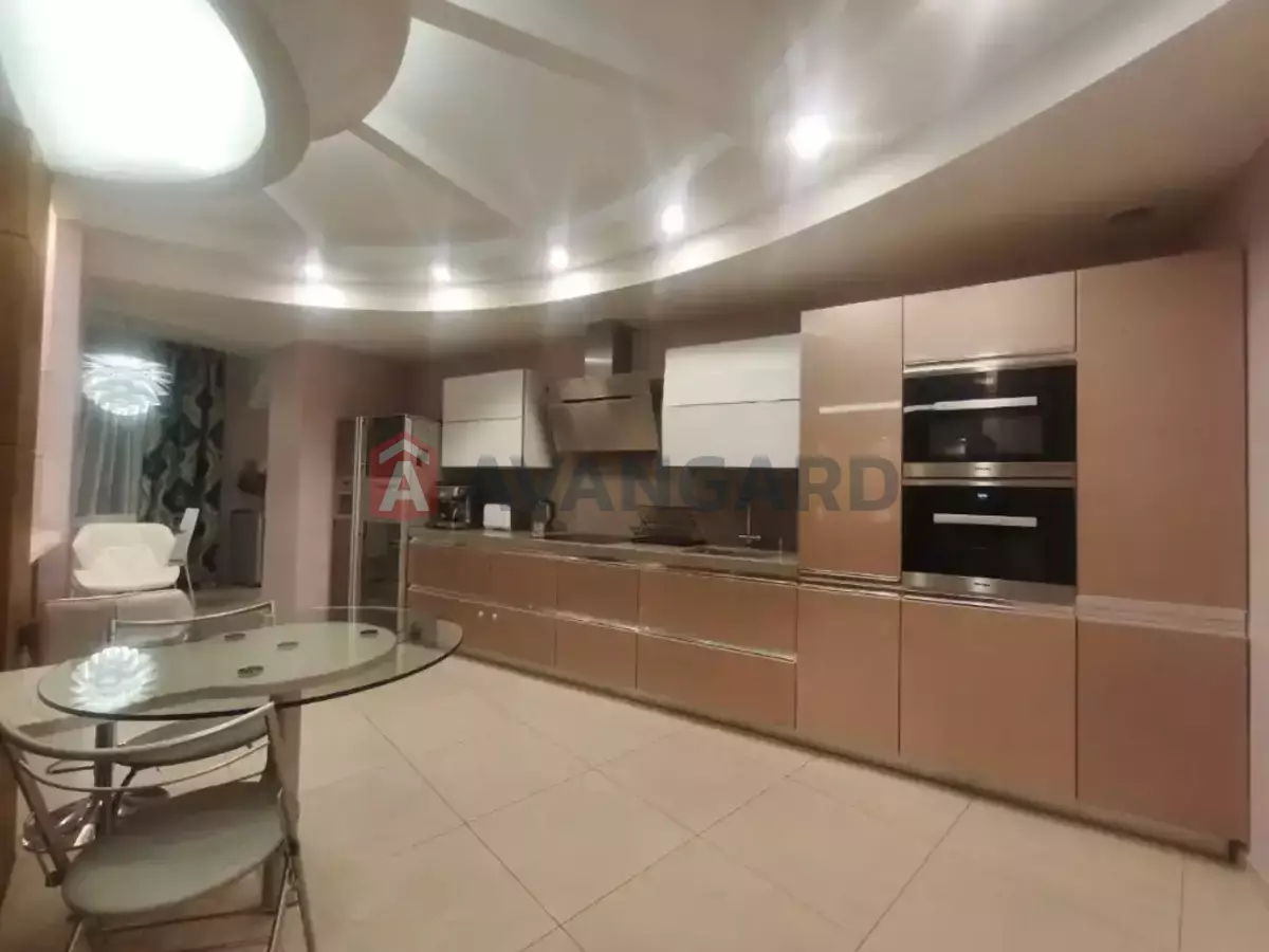 4 ��. ��������, 240/140/25 ��. �., 6/13 ������ ���� 7