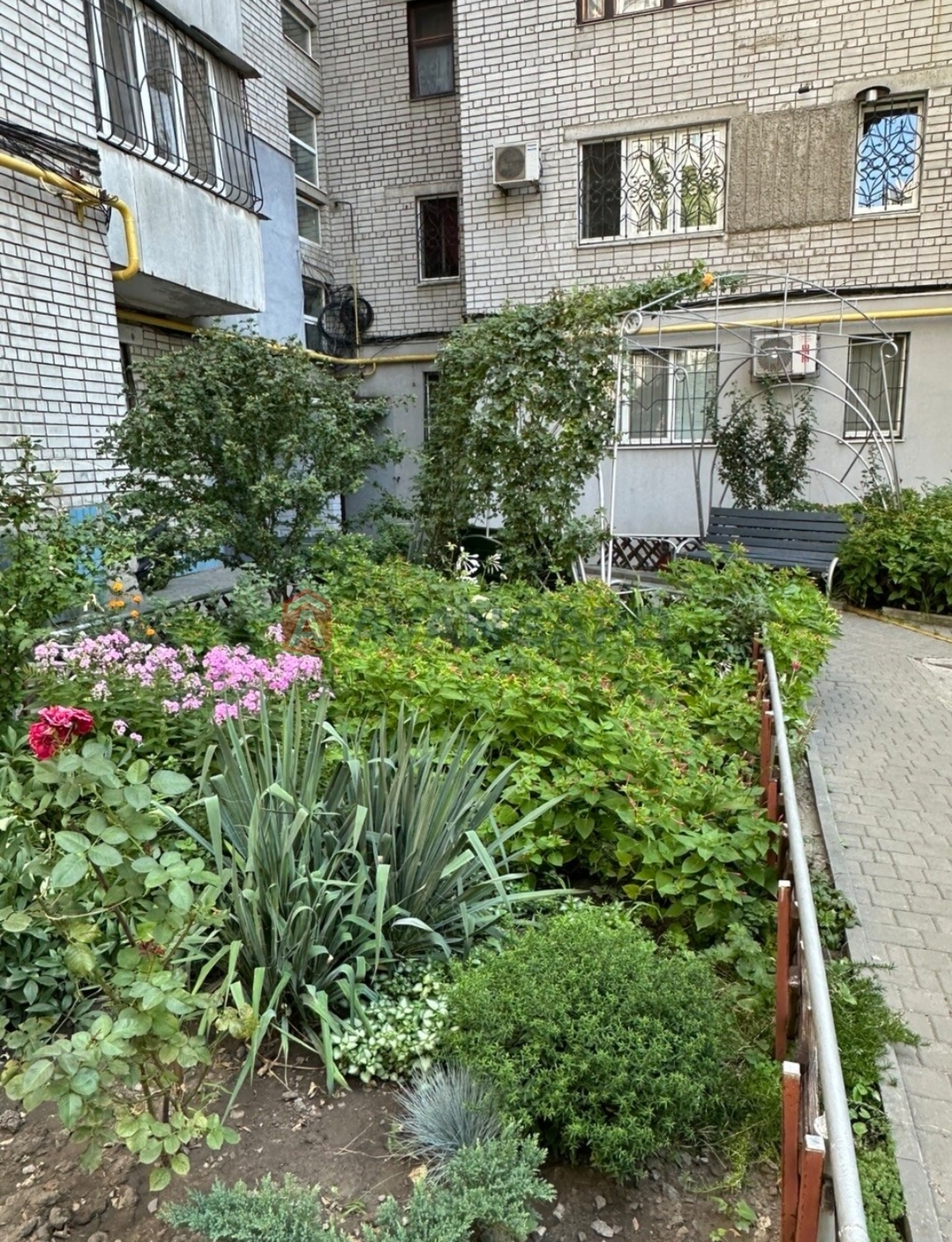 1 ����. ��������, 37/19/9 ��. �., 9/10 ���� ���� 8